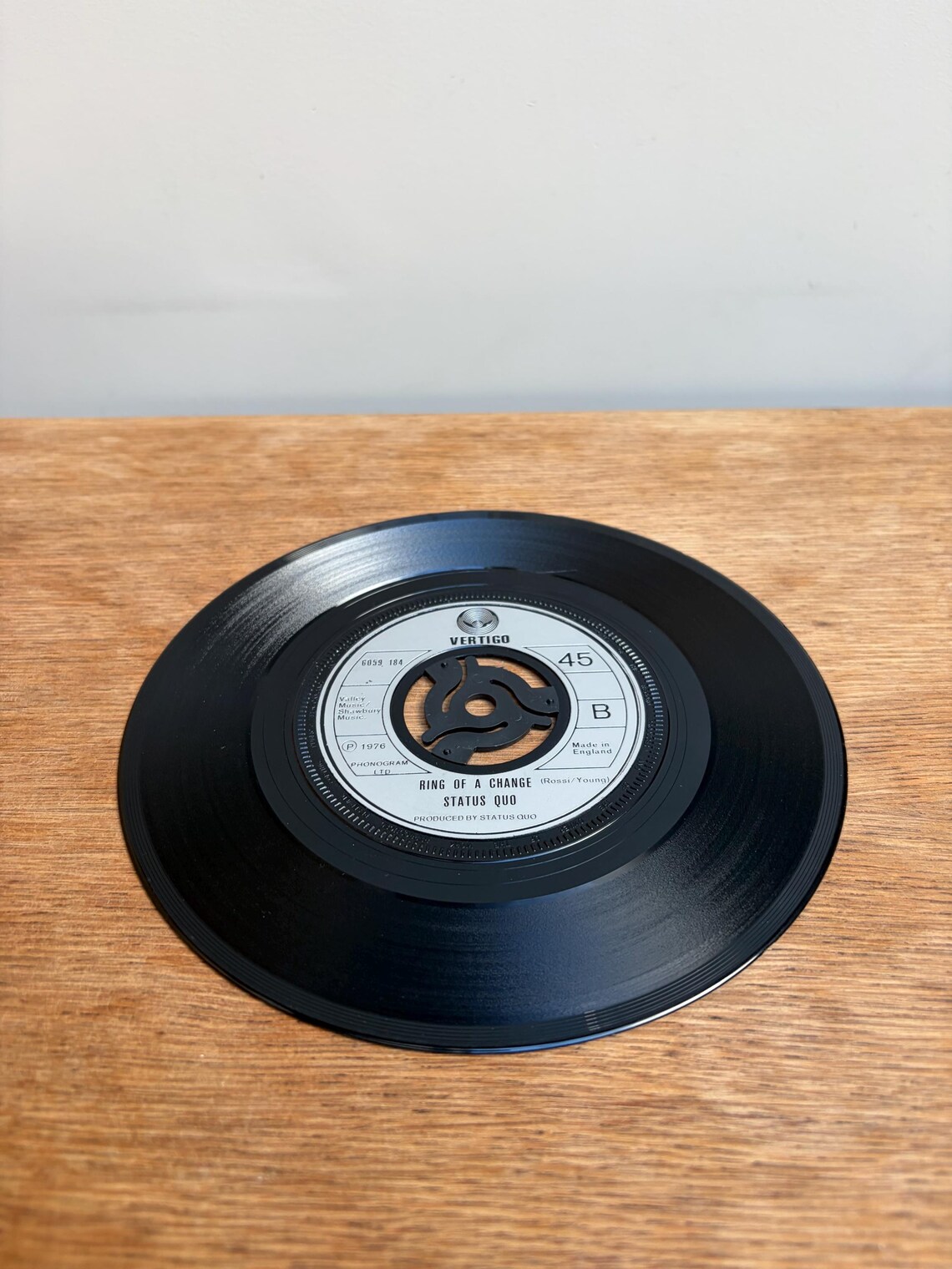 Status Quo Rockin All Over The World 7” Vinyl Single Vintage Record, foto 3 de 5