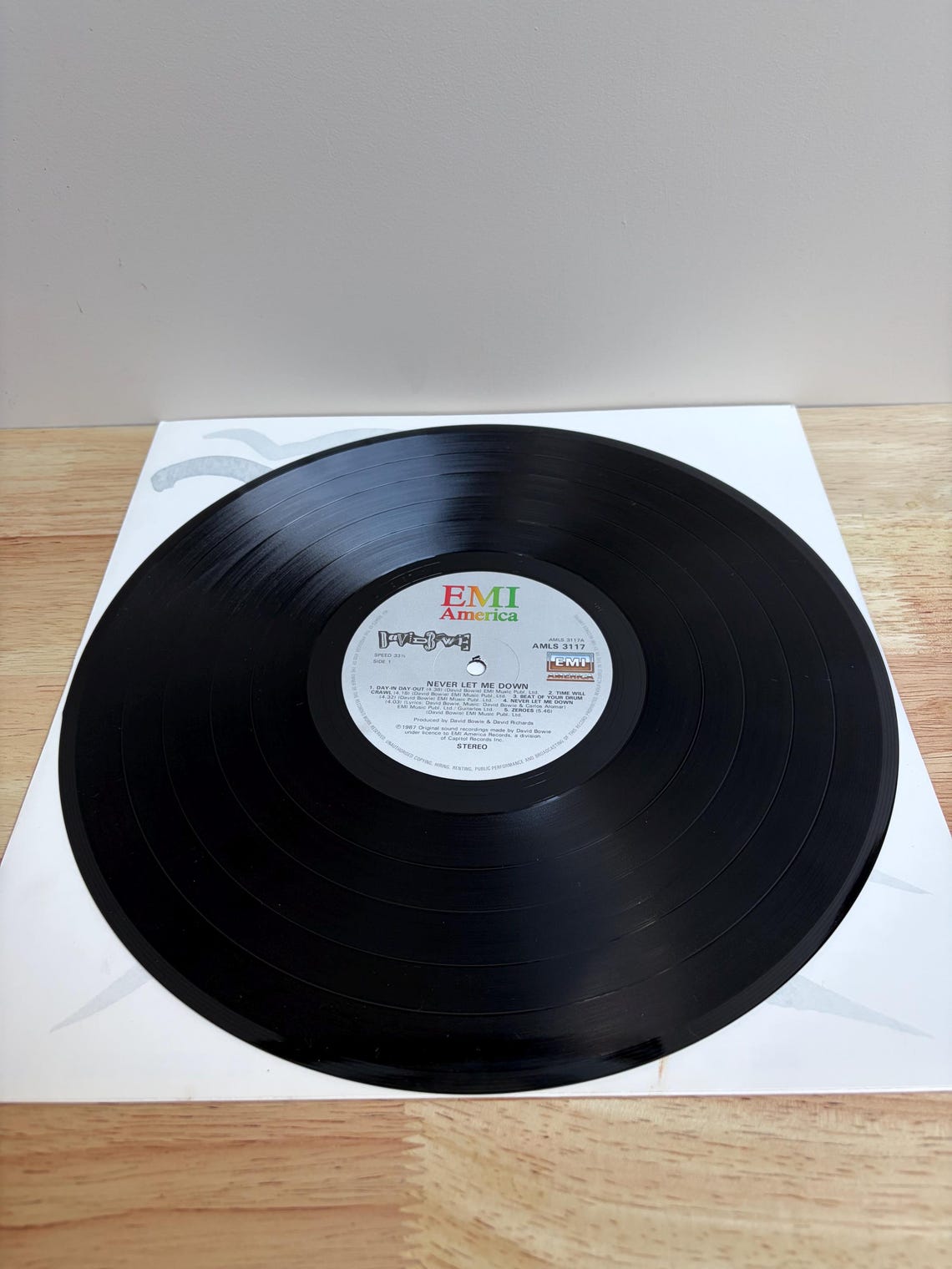 David Bowie Never Let Me Down Vinyl In Excellent Condition! Vintage Record, photo 4 of 5