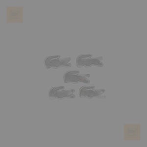 Puede incluir: Cinco logotipos de cocodrilo gris, un emblema clásico, están dispuestos sobre un fondo gris. Los logotipos son ligeramente texturizados y tienen un sutil efecto de sombra, dándoles una apariencia tridimensional. La imagen tiene una estética minimalista.