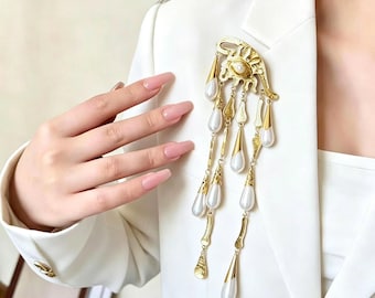 Broche extragrande con borla de perlas y ojo turco, pin de solapa surrealista del ojo de Horus, joyería bohemia llamativa, pin místico de vanguardia.