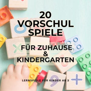 Może przedstawiać: Drewniane klocki z cyframi, literami i kształtami rozrzucone na jasnoniebieskiej powierzchni. Tekst na obrazku brzmi "20 VORSCHUL SPIELE FÜR ZUHAUSE & KINDERGARTEN LERNSPIELE FÜR KINDER AB 3". Widoczne są również kolorowe klocki.