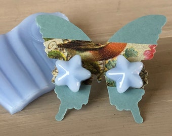 Pendientes de botón Delphite STAR, se venden por pares, pendientes de poste Delphite, pendientes de botón de vidrio reciclado, vidrio vintage