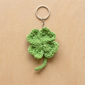 Crochet 4 Leaf Clover Keychain, Lucky Four Leaf Clover Bag Charm, Handmade Good Luck Gift, Cute Green Plant Keyring, Irish Shamrock Charm