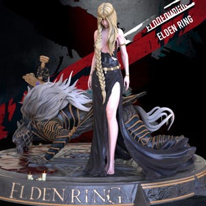 Può includere: Statua dettagliata di un personaggio di Elden Ring, una donna in abito nero con spacco alto, lunga treccia bionda e dettagli dorati. La statua è sopra una creatura caduta. La base della statua riporta la scritta "ELDEN RING".