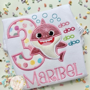 Roze Baby Shark doo doo thema verjaardagsshirt ELKE LEEFTIJD