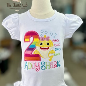 Rainbow Shark Two Two-thema verjaardagsshirt of bodysuit voor meisjes