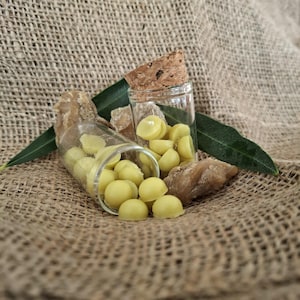 Bivaxbalsamdroppar. återfyllningsbar naturlig hudvård, noll avfallsbalsam, ekologisk glasburk