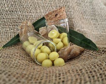 Gotas de bálsamo curativo orgánico / Elaborado artesanalmente con cera de abeja natural, aceite de oliva, propóleo y miel. Sin aceites esenciales.