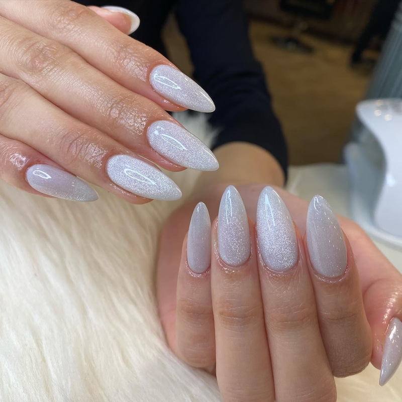 White cat eye magnetic shimmer nails