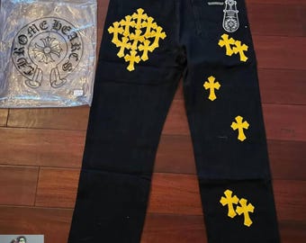 Jeans in denim con toppa a croce gialla, jeans streetwear Y2K, moda grunge unisex