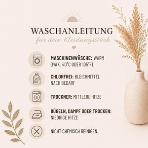 May include: A beige infographic titled WASCHANLEITUNG f&uuml;r dein Kleidungsst&uuml;ck featuring icons for laundry care: machine wash at 40&deg;C or 105&deg;F, non-chlorine bleach, tumble dry medium, iron low, and do not dry clean, with a vase of dried grass.