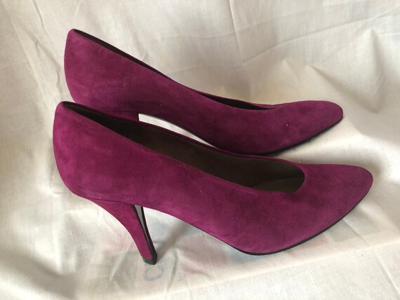 fuschia pumps