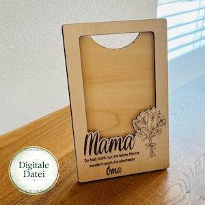 May include: A wooden picture frame with the word "Mama" and a floral design. The frame has a cutout for a photo and the text "Du bist nicht nur die beste Mama sondern auch die allerbeste Oma".