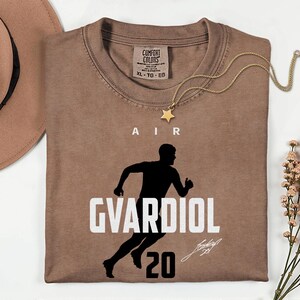 Croatia Football Star Tribute Design, Comfort Colors® Air Gvardiol 20 Graphic Tee, 2026 World Cup Soccer Fan Unisex T-Shirt imagem 5