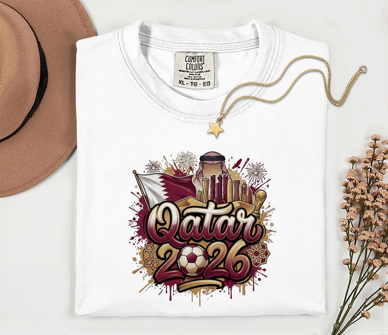 Camiseta de fútbol de Qatar 2026 Comfort Colors®, camiseta gráfica estilo fútbol para aficionados al deporte, regalo para seguidores, camiseta unisex del país del torneo mundial. imagen 17