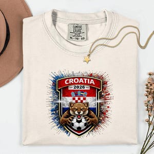 Comfort Colors® Croatia Mascot Soccer Shirt, World Tournament 2026 Gift Graphic Tee, Football Jersey Style Sports Fans Unisex T-Shirt afbeelding 2