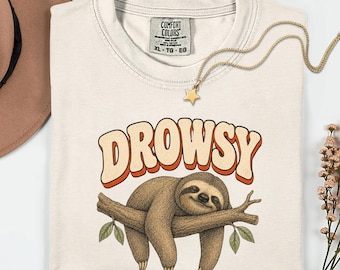 Drowsy Sloth Shirt, Comfort Colors Tee, Lazy Animal Gift, Sleepy Nature Graphic, Cottagecore Wildlife Top, Relaxed Vacation
