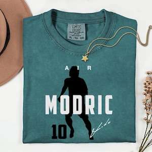 Comfort Colors® Air Modric #10 Soccer Player Tribute Graphic Tee, Croatia Football Star Signature Design, 2026 World Cup Fan Unisex T-Shirt image 3