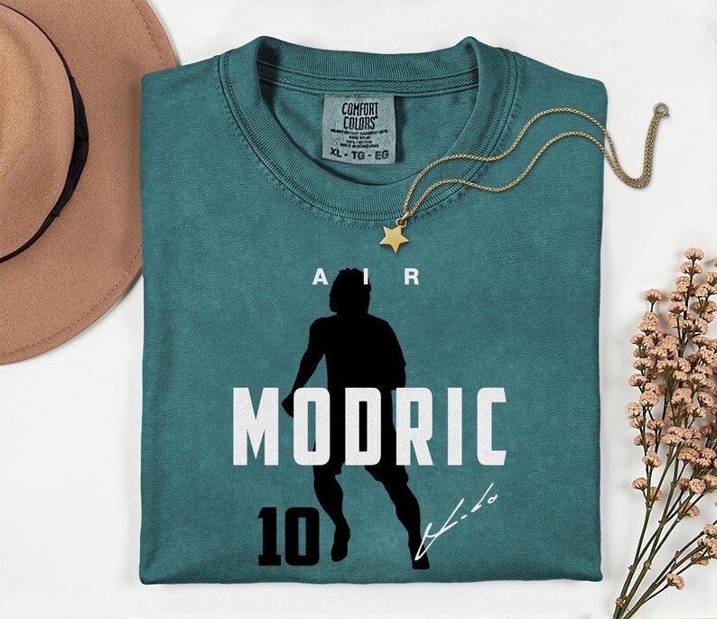 Comfort Colors® Air Modric #10 Soccer Player Tribute Graphic Tee, Croatia Football Star Signature Design, 2026 World Cup Fan Unisex T-Shirt image 3