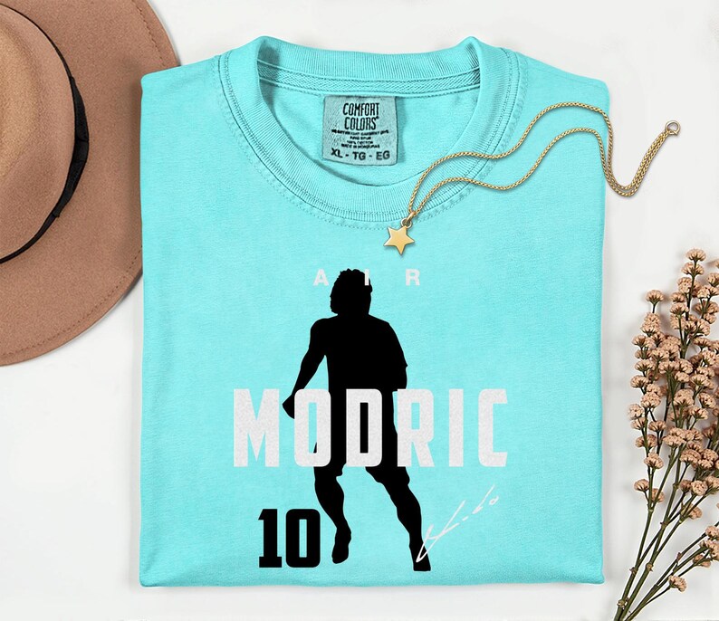Comfort Colors® Air Modric #10 Soccer Player Tribute Graphic Tee, Croatia Football Star Signature Design, 2026 World Cup Fan Unisex T-Shirt image 4