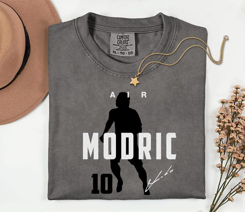 Comfort Colors® Air Modric #10 Soccer Player Tribute Graphic Tee, Croatia Football Star Signature Design, 2026 World Cup Fan Unisex T-Shirt image 12