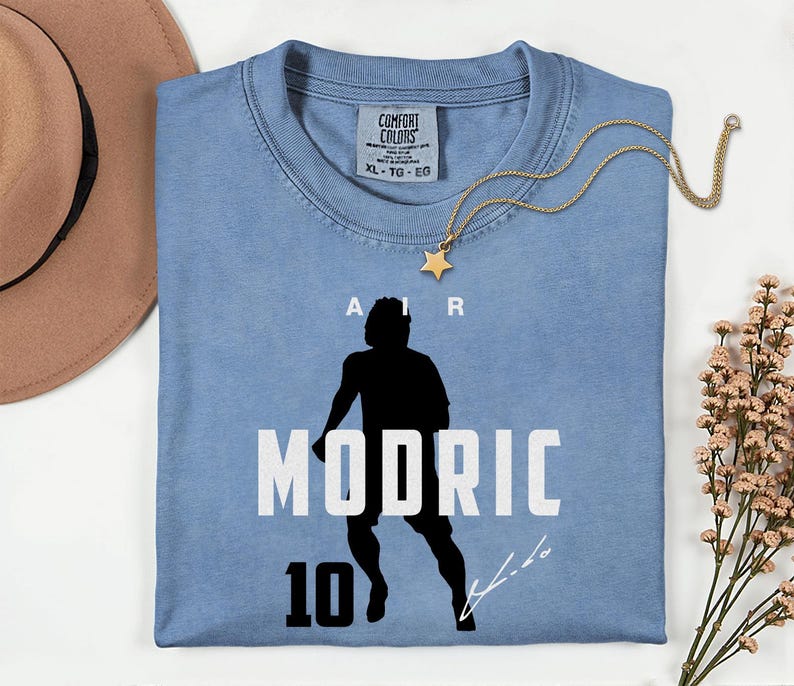 Comfort Colors® Air Modric #10 Soccer Player Tribute Graphic Tee, Croatia Football Star Signature Design, 2026 World Cup Fan Unisex T-Shirt image 1