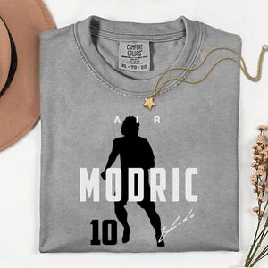 Comfort Colors® Air Modric #10 Soccer Player Tribute Graphic Tee, Croatia Football Star Signature Design, 2026 World Cup Fan Unisex T-Shirt image 2