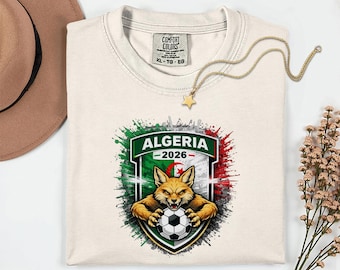 Maillot de football mascotte Algérie Comfort Colors®, t-shirt graphique cadeau du Tournoi du monde 2026, t-shirt unisexe style maillot de football épique pour fans de sport