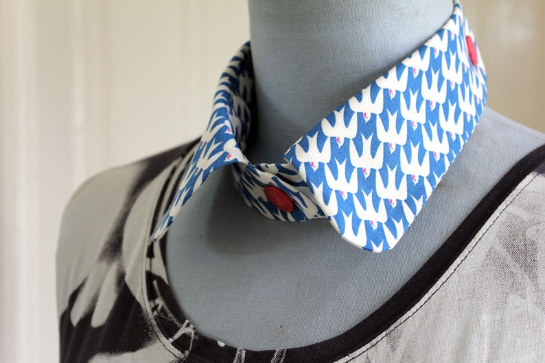 nautical style fabric COLLAR with contrast vintage button