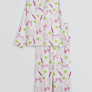 Tennispyjamasset – Coquette-sovkläder med rosetter, racketar – Bachelorette Summer Loungewear bild 4