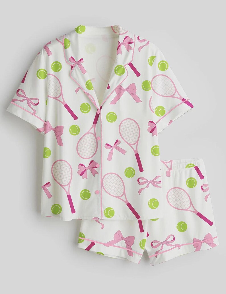 Tennispyjamasset – Coquette-sovkläder med rosetter, racketar – Bachelorette Summer Loungewear bild 2