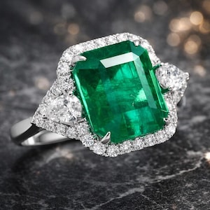 Anillo de compromiso de oro blanco de 14 quilates con esmeralda natural de 6,80 quilates y diamantes / Certificado por IGL