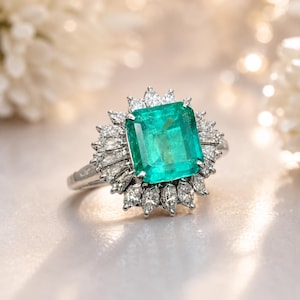 Anillo de compromiso con halo de diamantes y esmeralda natural de 4,20 quilates en oro blanco de 14 quilates (certificado por IGL).