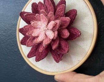 Arte de bordado floral en 3D