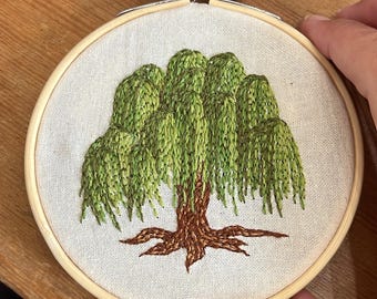 Mini árbol de sauce bordado en bastidor