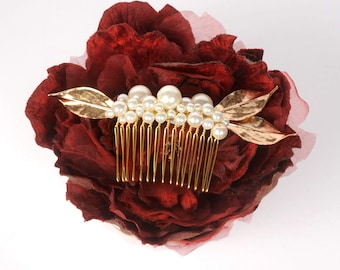 Pearl bridal hair comb, Wedding hair comb, Gold bridal headpiece, Leaf haircomb, Wedding hair piece, Pearl wedding comb, Pearl hairpiece