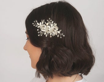 Silver bridal hair comb, Wedding hair jewelry, Floral hairpiece, Rhinestone crystal headpiece, Metal leaf flower hair piece for bridesmaid