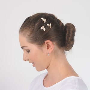 Bridal hair pins, Minimalist wedding hair pieces, Chic leaf hairpins, Rhinestone gold hair jewellery, Floral bobby pins, Bridesmaid headwear image 1