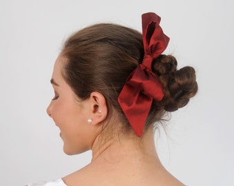 Christmas hair bow, Red silk bachelorette bow, Rockabilly wedding hair piece, Hens bridesmaid headpiece, New Years party fascinator haircomb
