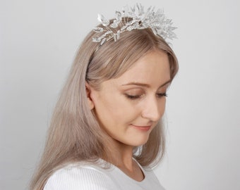 Leaf bridal headband, Ice Queen crown, Silver clear fantasy headdress, Fairytale tiara, Winter wedding headband, Modern whimsical hair piece