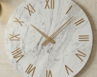 Moderne Wanduhr aus weißem Marmor, goldene römische Ziffern, Kristallglas, 30,5 cm