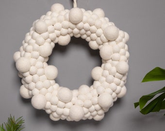 White Pom Pom Wreath | White Felt Wreath | Felt Ball Wreath | White Christmas Wreath | Wool Wreath | Winter Felt Wreath | Wool Ball Wreath