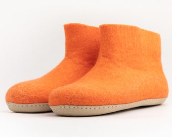 Botas tipo zapatilla de fieltro de lana hechas a mano de color naranja con suela de gamuza, las mejores para interiores y exteriores