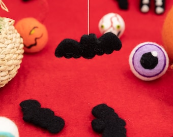 COMBLU Filz-Fledermaus-Girlande – 1,4 M, Mit Holzperlen, Für Halloween