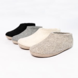 KUUMA - Natuurlijke vilten enkellaarsjes voor dames - Minimalistische tinten grijs, houtskool, bruin en ivoor | Warme wollen slofjes voor de winter | Cadeaus voor haar