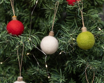 Handmade Felt String Lights Xmas Ornament For Christmas Tree Decor | Hanging Ornaments | Felt Pom Pom Light Bulbs | Christmas Garland