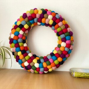 Wool Felt Ball Wreath With Hand Felted Multicolor Pom Pom Balls For Christmas Door Decorations: Fair Trade & Ethically Made in Nepal imagem 4