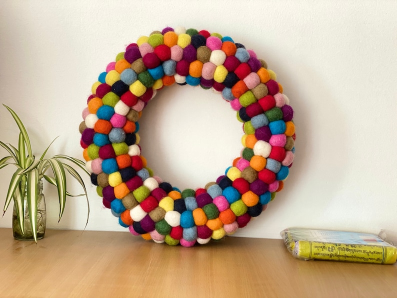 Wool Felt Ball Wreath With Hand Felted Multicolor Pom Pom Balls For Christmas Door Decorations: Fair Trade & Ethically Made in Nepal imagem 4