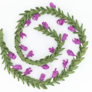 75 cm Girlande | Blumen Filz Girlande | Lila Blumen Filzgirlande | Filzgirlande fürs Kinderzimmer | Stoff-Blumen-Girlande | Dekorative Wollgirlande