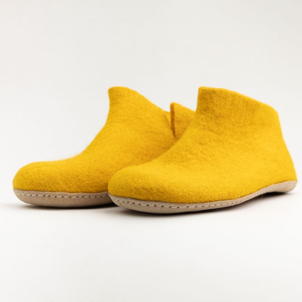 Chaussures unisexes jaunes en feutre de laine 100 %, faites main avec amour, idéales pour des cadeaux de pendaison de crémaillère, botte en feutre, chaussons en feutre de laine, botte en laine